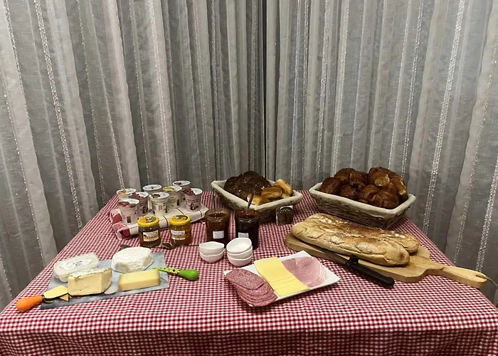 Le Relais Du Lavoir Bed & Breakfast Norrois